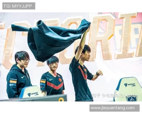 赛后分析：V5与FPX对决中的战术博弈与团队协作探讨